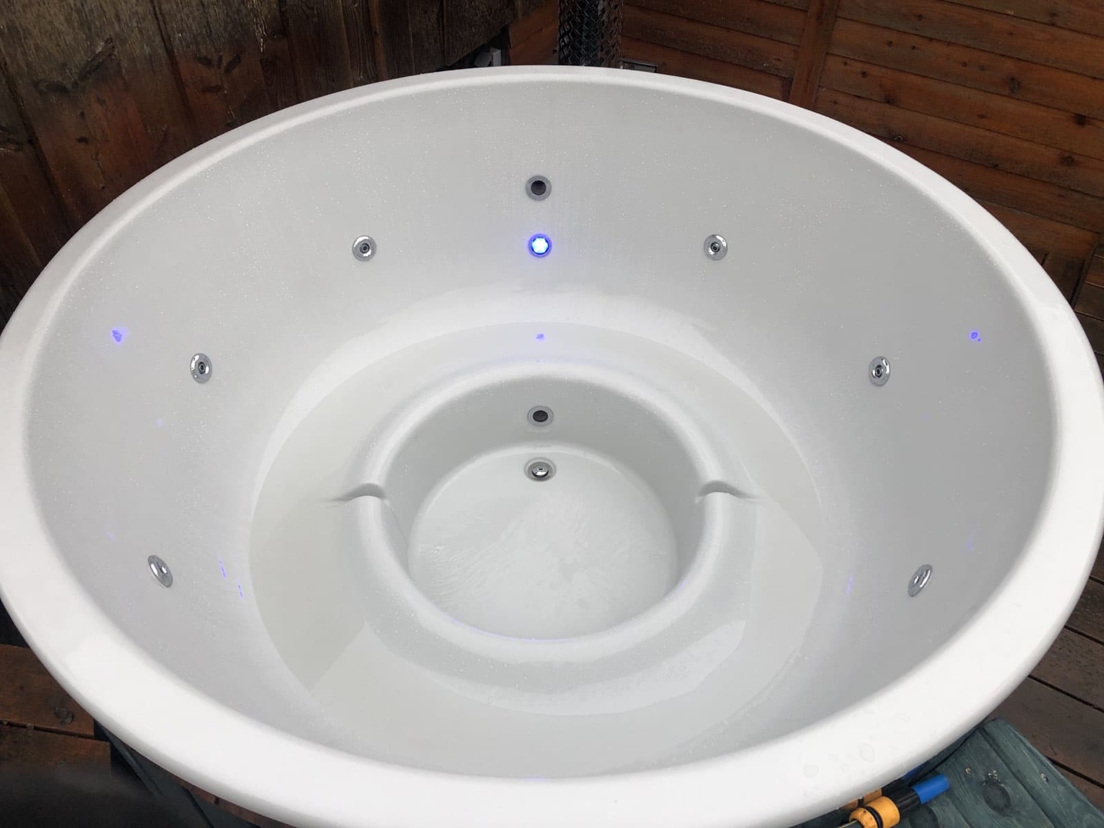 HOT TUB 1.8m (external stove) 8